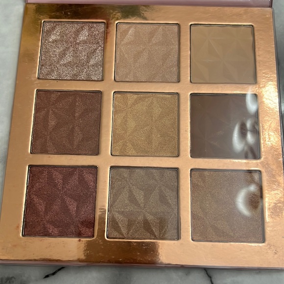Ellen tracy Shimmer Glow new 9 color palette - Picture 2 of 3